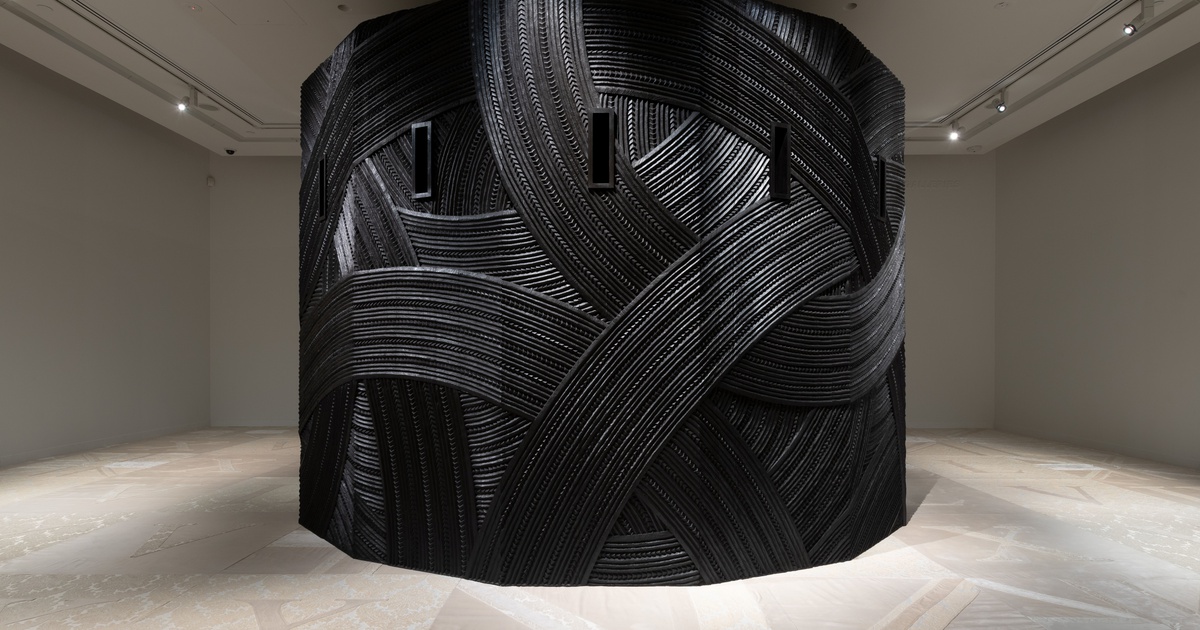 Ka Wheekee, sculpture by New Zealand artist Brett Graham