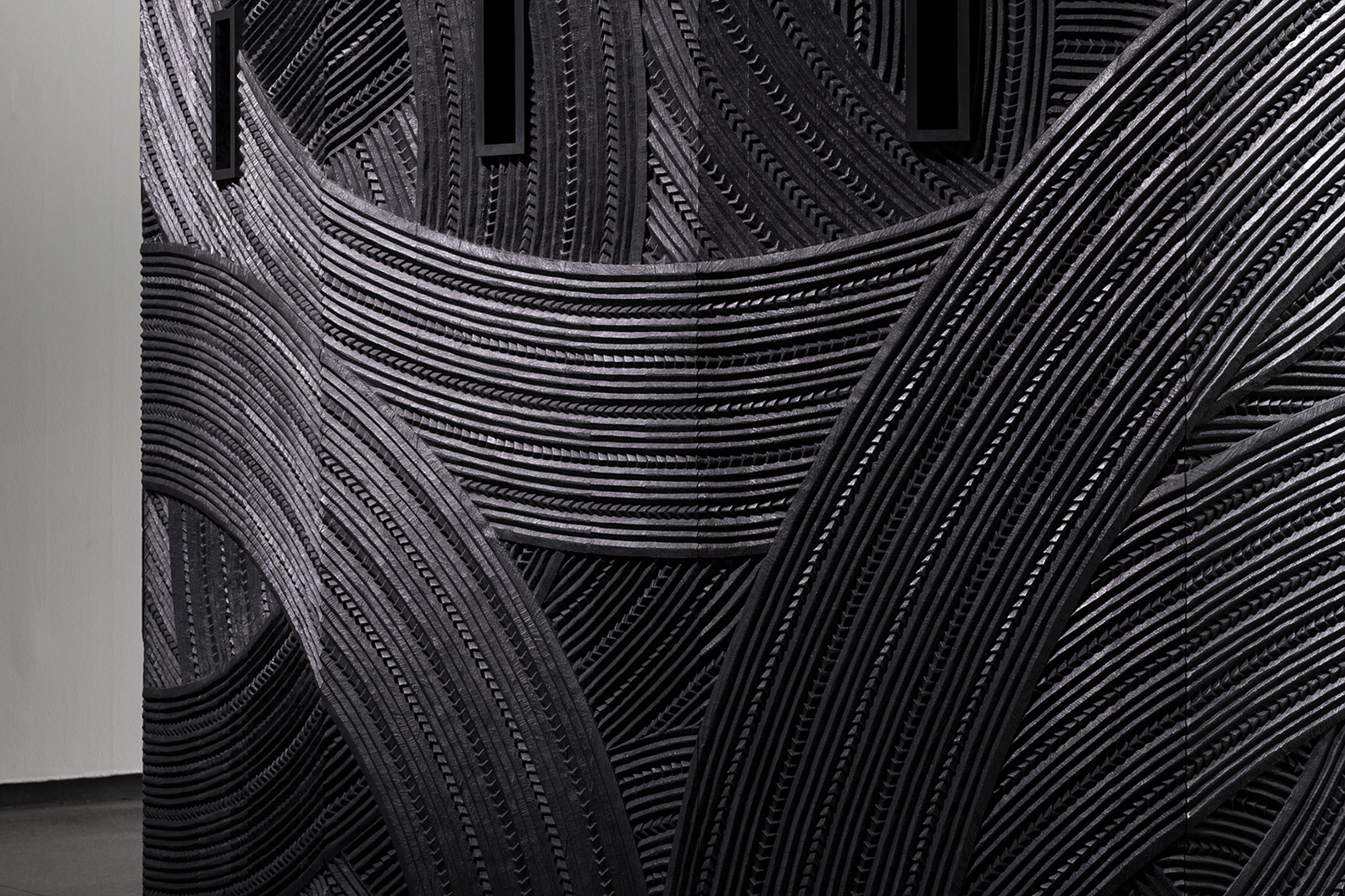 Ka Wheekee, sculpture by New Zealand artist Brett Graham
